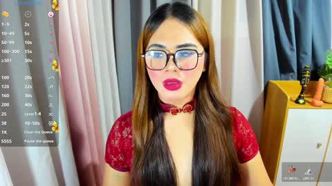 Snapshot of zendaya_amore chatting on 12.11.24 Zendaya online show from 12.11.24