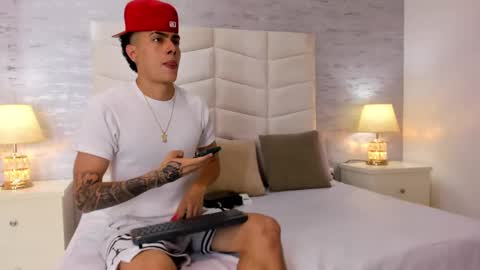 Snapshot of zeta_3 chatting on 10.07.25 Sebas online show from 10.07.25