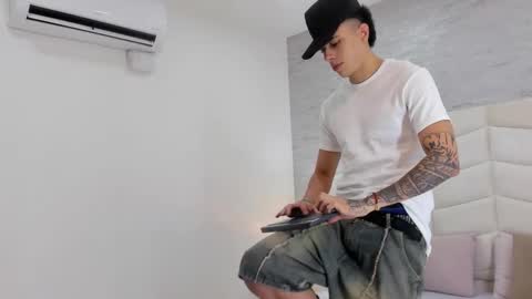 Snapshot of zeta_3 chatting on 10.16.25 Sebas online show from 10.16.25