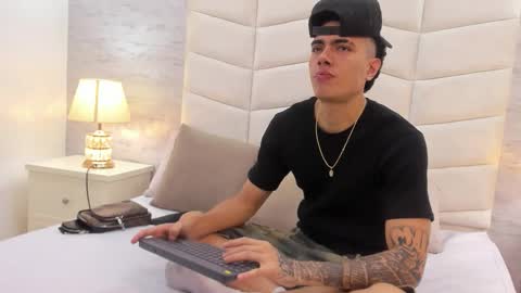 Snapshot of zeta_3 chatting on 11.09.25 Sebas online show from 11.09.25