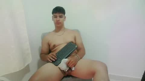 Snapshot of zeus_183 chatting on 07.26.26 zeus_183 online show from 07.26.26