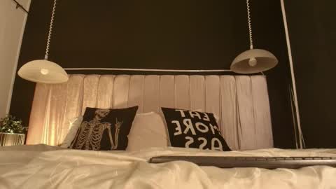 zhally_dee online show from 10.24.25