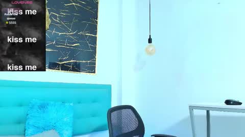 ZHAMIRA  ANDRES online show from 10.26.25