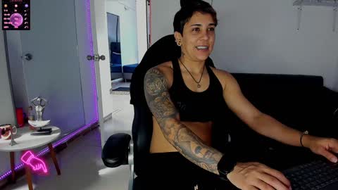 zhoestrong online show from 01.08.25