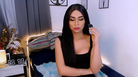 Snapshot of zialustts chatting on 10.10.25 Zia online show from 10.10.25