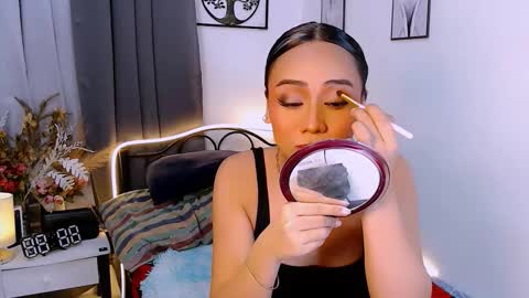 Snapshot of zialustts chatting on 10.19.25 Zia online show from 10.19.25