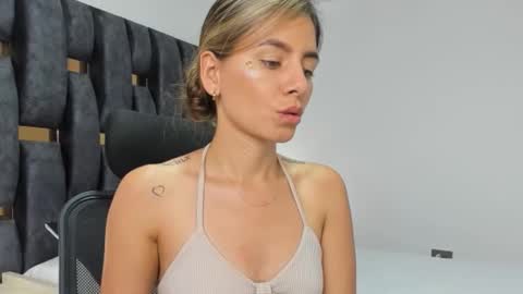 Snapshot of ziataylor chatting on 02.03.26 ziataylor online show from 02.03.26