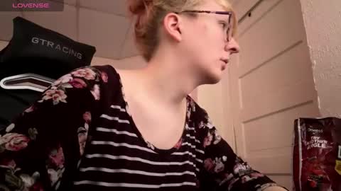 Snapshot of zielloos chatting on 04.03.26 Zielloos online show from 04.03.26