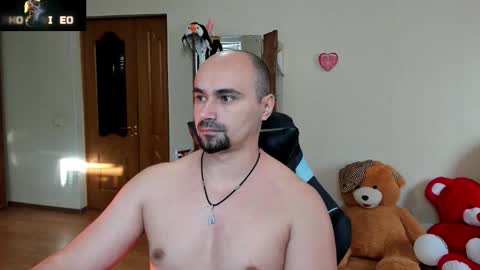 Snapshot of ziesh chatting on 10.14.25 Ziesh online show from 10.14.25