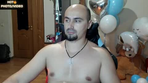 Snapshot of ziesh chatting on 10.26.25 Ziesh online show from 10.26.25