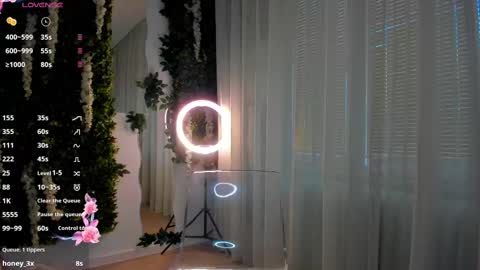 Snapshot of zinasquirts chatting on 02.24.25 Galli online show from 02.24.25