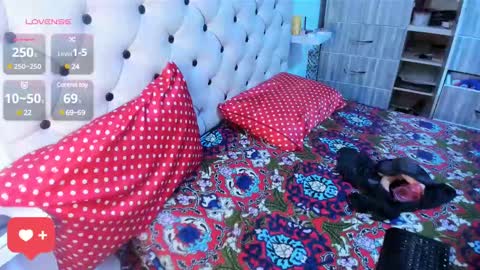 Snapshot of zisary chatting on 02.28.25 Zisary online show from 02.28.25