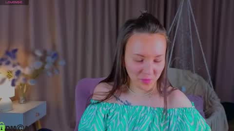 Zlata  Mon Tue Thu Fri Sun Sa GMT 3 0000pm - 0600pm  online show from 10.04.25