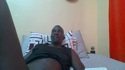 Snapshot of zlatann2012 chatting on 12.18.25 Zlatann2012 online show from 12.18.25