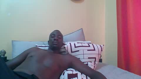 Snapshot of zlatann2012 chatting on 12.21.25 Zlatann2012 online show from 12.21.25