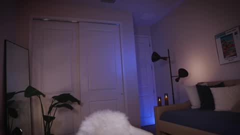 Snapshot of zlicious chatting on 11.11.25 Zara Join next live at 5PM EST online show from 11.11.25