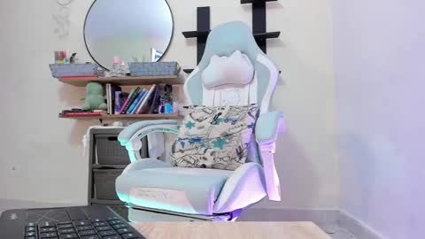 Snapshot of zoe_37 chatting on 01.11.25 zoe_37 online show from 01.11.25