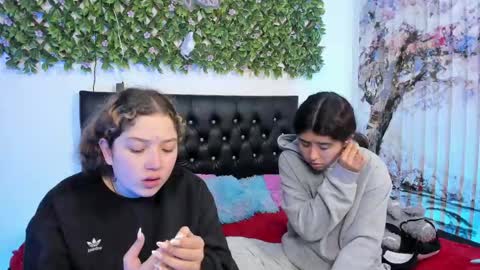 Zoe And Valeria online show from 04.29.26