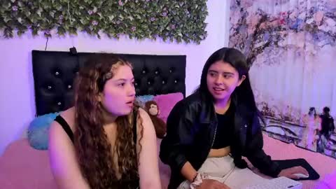 Zoe And Valeria online show from 06.11.26