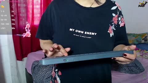 Snapshot of zoe_bronw chatting on 12.17.24 Zoe Bronw online show from 12.17.24