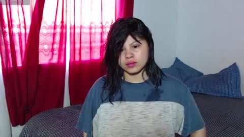 Snapshot of zoe_bronw chatting on 12.19.24 Zoe Bronw online show from 12.19.24