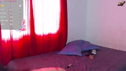 Snapshot of zoe_bronw chatting on 12.19.24 Zoe Bronw online show from 12.19.24