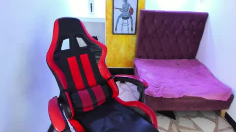 Snapshot of zoe_connor19 chatting on 11.05.25 Z O E online show from 11.05.25