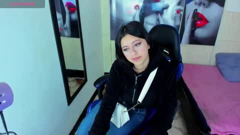 Snapshot of zoe_connor19 chatting on 11.16.25 Z O E online show from 11.16.25