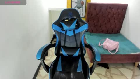 Snapshot of zoe_connor19 chatting on 12.01.25 Z O E online show from 12.01.25