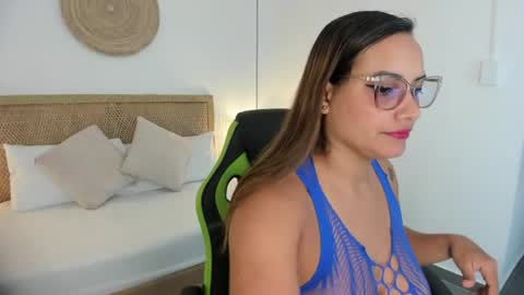 Zoe  online show from 06.17.26
