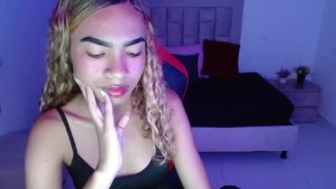 Snapshot of zoe_galli chatting on 10.03.25 zoe_galli online show from 10.03.25