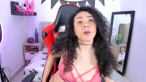 Snapshot of zoe_gruber chatting on 12.12.24 Zoe Gruber online show from 12.12.24