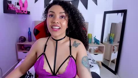 Snapshot of zoe_gruber chatting on 12.14.24 Zoe Gruber online show from 12.14.24