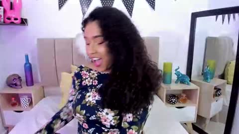 Snapshot of zoe_gruber chatting on 12.19.24 Zoe Gruber online show from 12.19.24