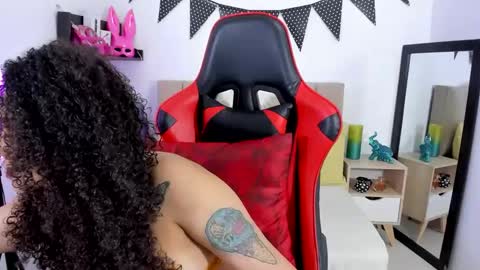 Snapshot of zoe_gruber chatting on 12.21.24 Zoe Gruber online show from 12.21.24