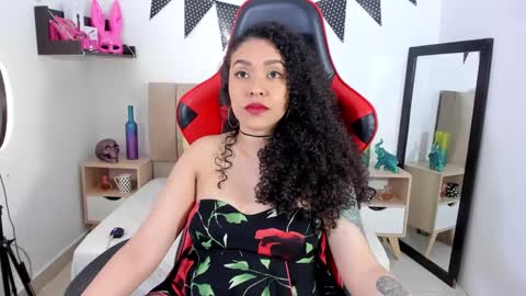 Snapshot of zoe_gruber chatting on 12.22.24 Zoe Gruber online show from 12.22.24