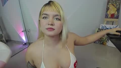 Snapshot of zoe_jhonson2 chatting on 03.05.25 zoe online show from 03.05.25