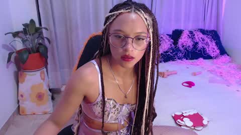 Snapshot of zoe_khall chatting on 12.14.24 ZOE online show from 12.14.24