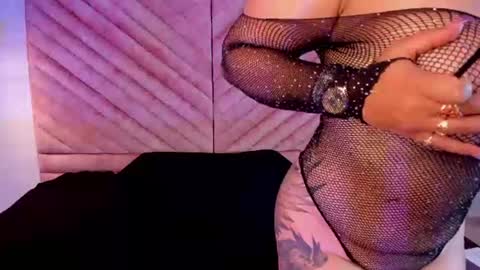 Snapshot of zoe_ll chatting on 06.19.26 SWEET ZOE online show from 06.19.26