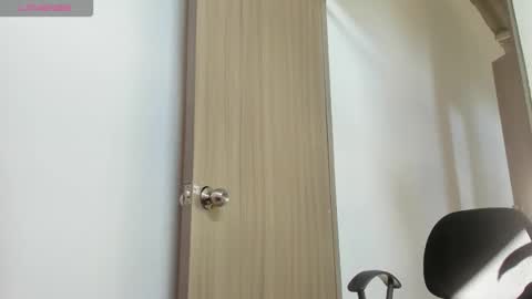 zoe_maddison19 online show from 12.13.25