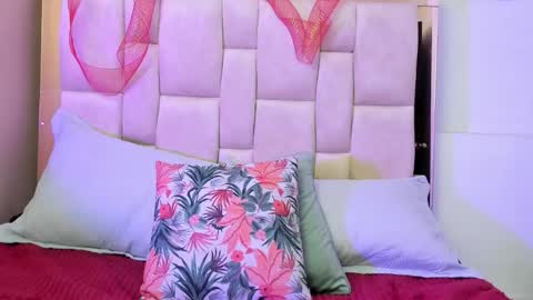 zoe_moreau online show from 12.04.25