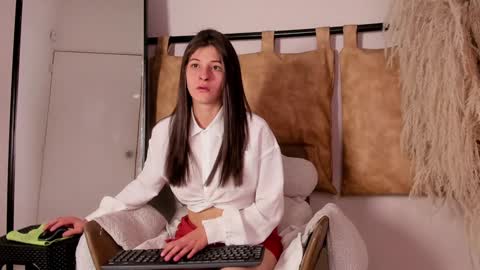 Zoe Olsen online show from 12.25.24