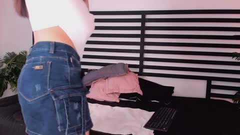 Zoe Olsen online show from 01.02.25