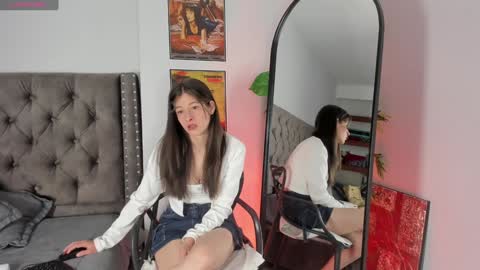 Zoe Olsen online show from 02.01.25