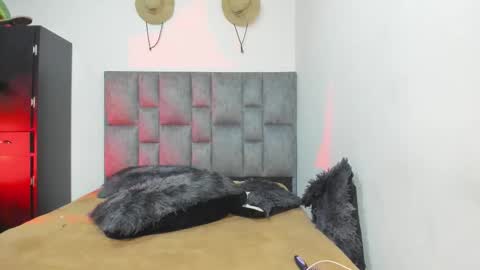 She Zoe He Painn online show from 09.17.25