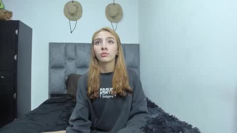 She Zoe He Painn online show from 09.21.25