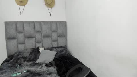 She Zoe He Painn online show from 10.31.25