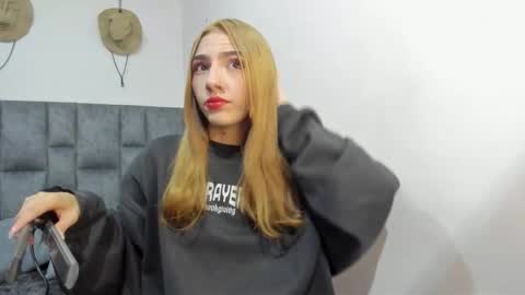 She Zoe He Painn online show from 11.01.25