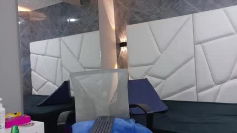 Zoe online show from 12.15.25