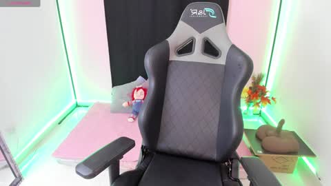 zoe_sullivan_ online show from 12.27.24